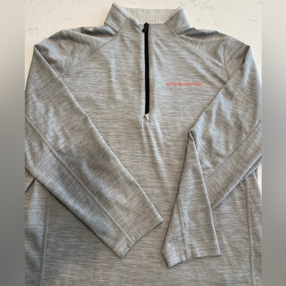 Like new Vineyard Vines grey 1/2 zip